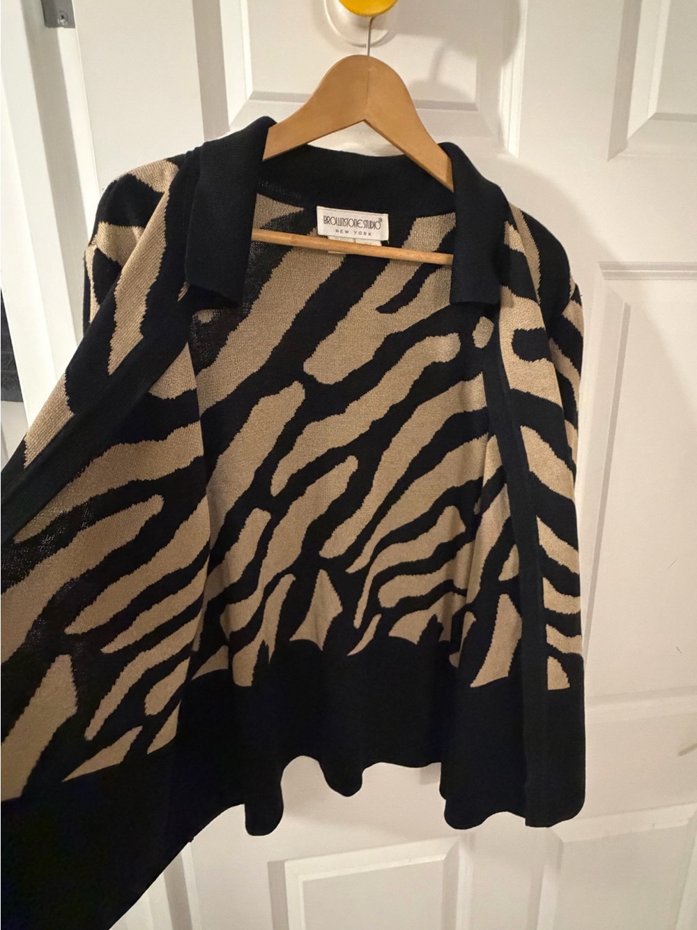 Brookstone Studio Beige & Black Animal-Print Open Cardigan